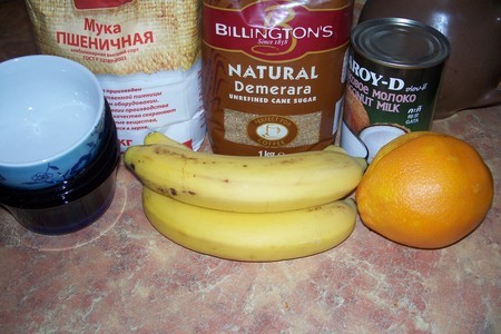 Тропический банановый крем  с ананасом и ягодами: шаг 1