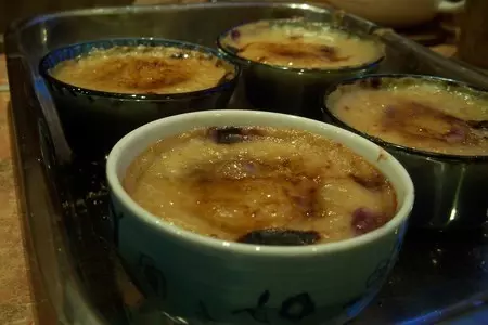 Тропический банановый крем  с ананасом и ягодами: шаг 6