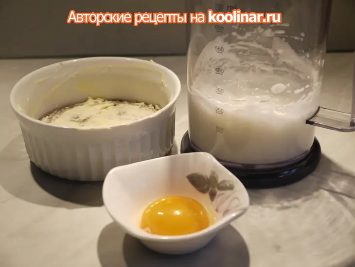 Тосты с яичницей-цветком: шаг 2