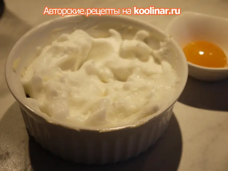 Тосты с яичницей-цветком: шаг 3