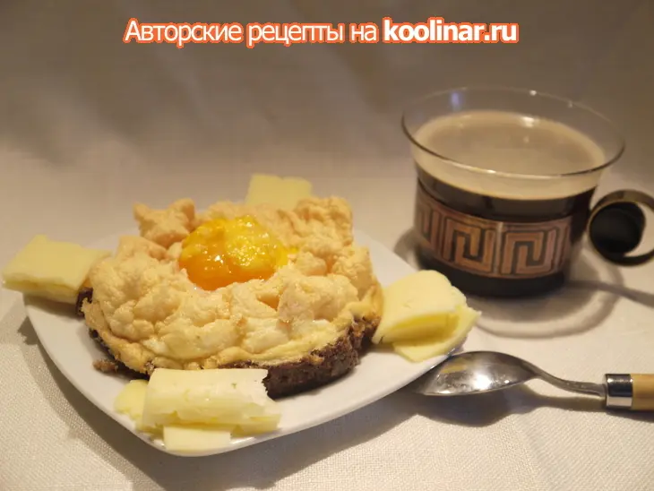 Тосты с яичницей-цветком: шаг 5