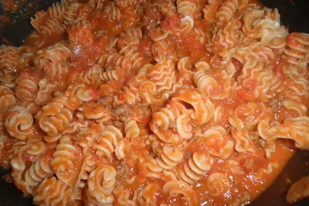 Паста с мясом , томатным соусом и песто для наташи: шаг 3