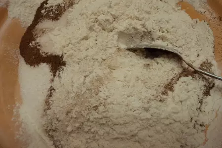 Пирог с корицей и шоколадом.: шаг 2