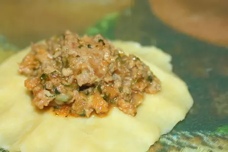 Пирожки из творожного теста с 2-мя начинками (простые и очень вкусные).: шаг 6