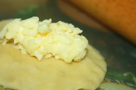 Пирожки из творожного теста с 2-мя начинками (простые и очень вкусные).: шаг 7