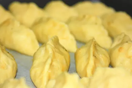 Пирожки из творожного теста с 2-мя начинками (простые и очень вкусные).: шаг 8