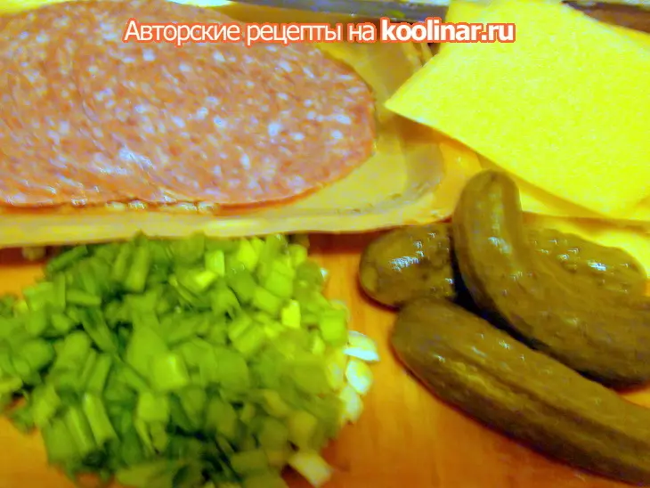 Картофельная запеканка от ольги варуник из пюре с кинзой и сырно-колбасными рулетиками.: шаг 2