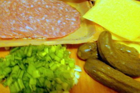 Картофельная запеканка от ольги варуник из пюре с кинзой и сырно-колбасными рулетиками.: шаг 2