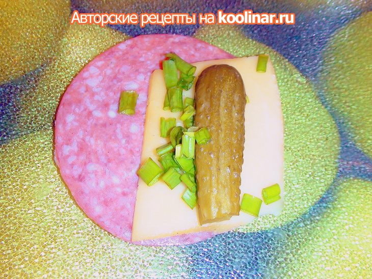 Картофельная запеканка от ольги варуник из пюре с кинзой и сырно-колбасными рулетиками.: шаг 3