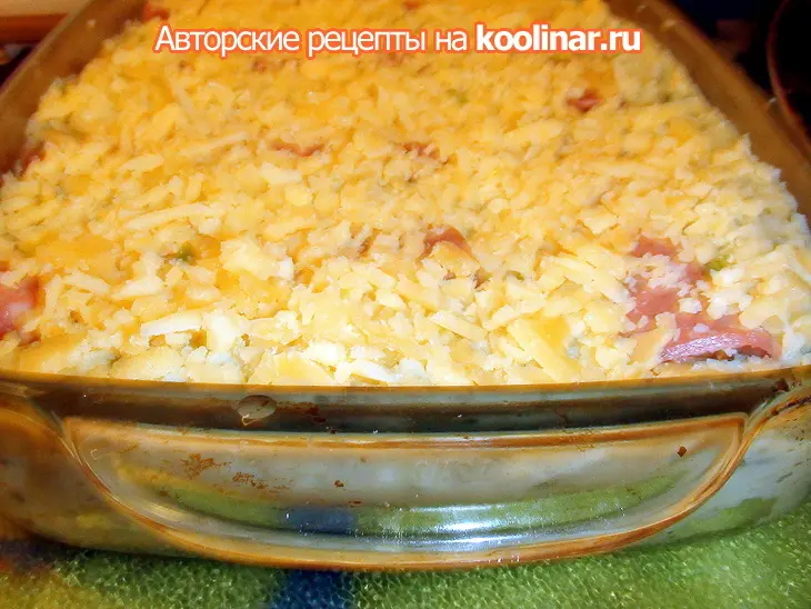 Картофельная запеканка от ольги варуник из пюре с кинзой и сырно-колбасными рулетиками.: шаг 5