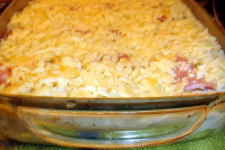 Картофельная запеканка от ольги варуник из пюре с кинзой и сырно-колбасными рулетиками.: шаг 5