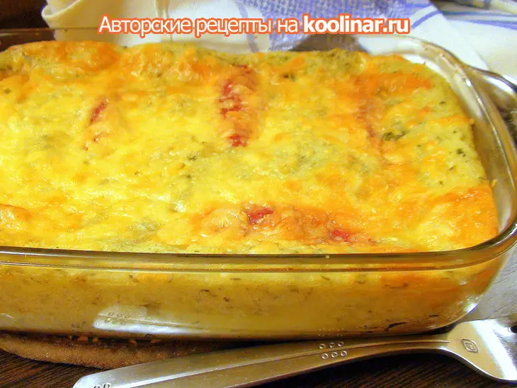Картофельная запеканка от ольги варуник из пюре с кинзой и сырно-колбасными рулетиками.: шаг 6
