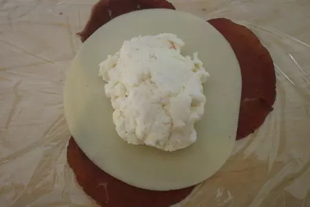 Сырные цветы: шаг 3