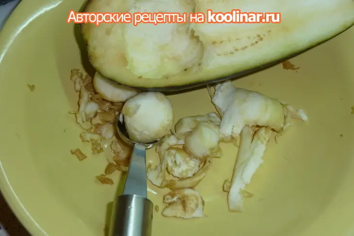 Баклажановые лодочки, фаршированные: шаг 2