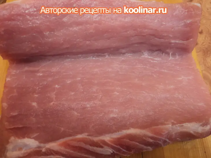 Корейка, фаршированная сыром, орехами и зеленью.: шаг 1