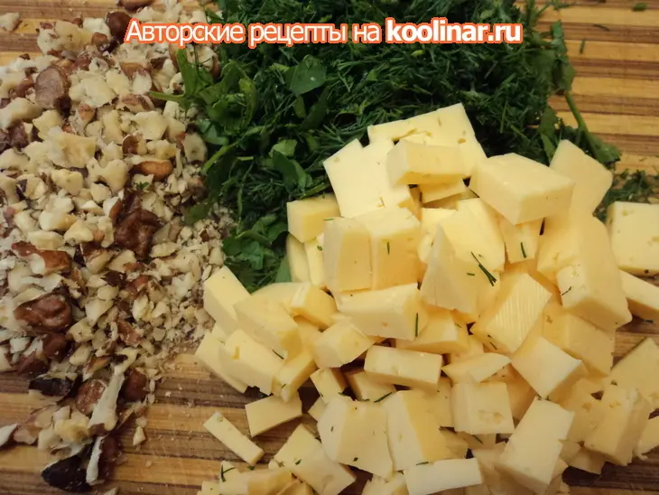 Корейка, фаршированная сыром, орехами и зеленью.: шаг 3