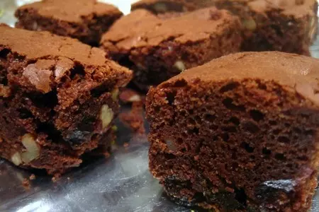 Брауни шоко с захмелевшим черносливом и грецкими орехами: шаг 1