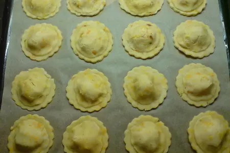 Пирожки из песочного теста с сыром и яблоками: шаг 6