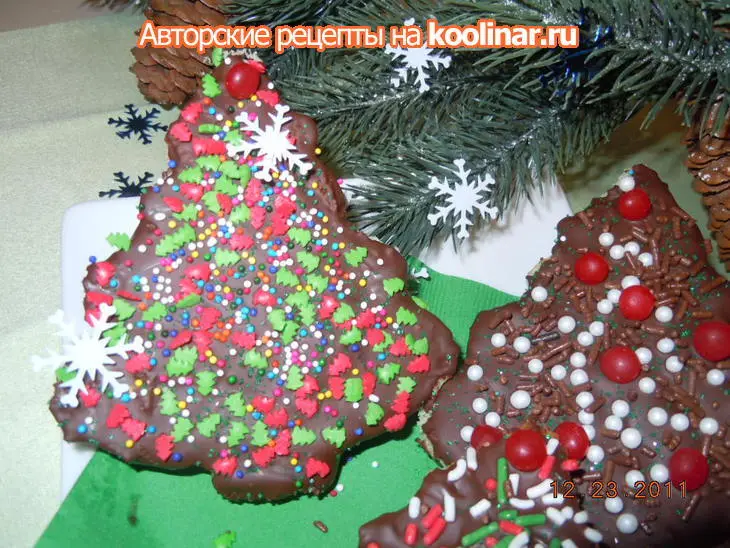 Печенье новогоднее мягкое бисквитное с тонким хрустящим шоколадом: шаг 1