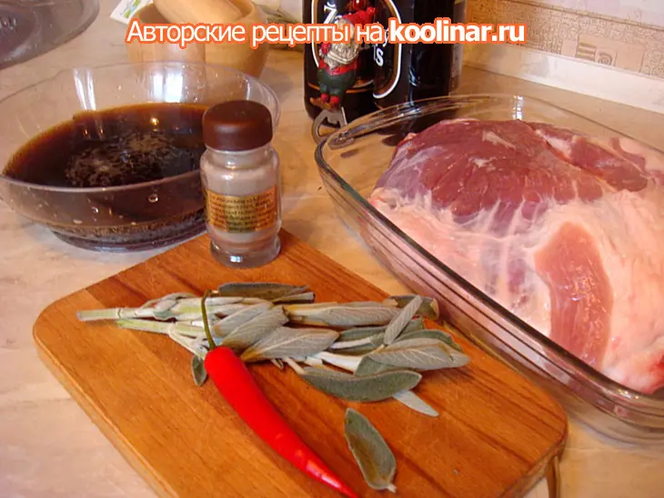 Свинина праздничная в коричневом соусе: шаг 1