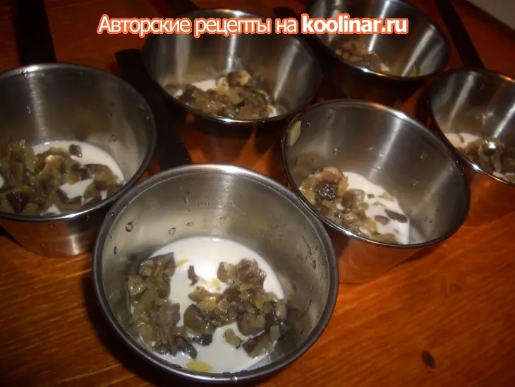 Жульен с креветками и перепелиными яйцами: шаг 4
