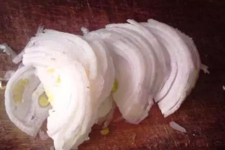 Салат из говядины с редькой и репчатым луком с любовью: шаг 4