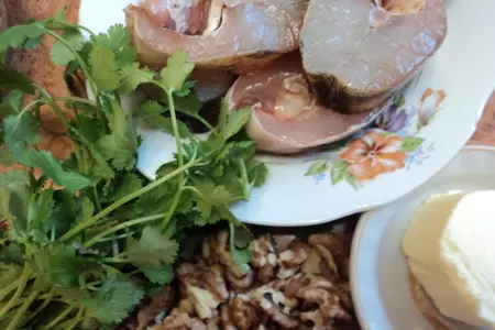 Судак с орехами и кинзой, и острый салат из фасоли.: шаг 1