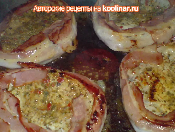 Медальоны мясные в беконе с ореховой шапкой: шаг 5