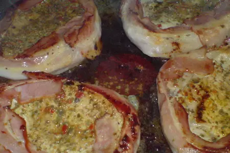Медальоны мясные в беконе с ореховой шапкой: шаг 5