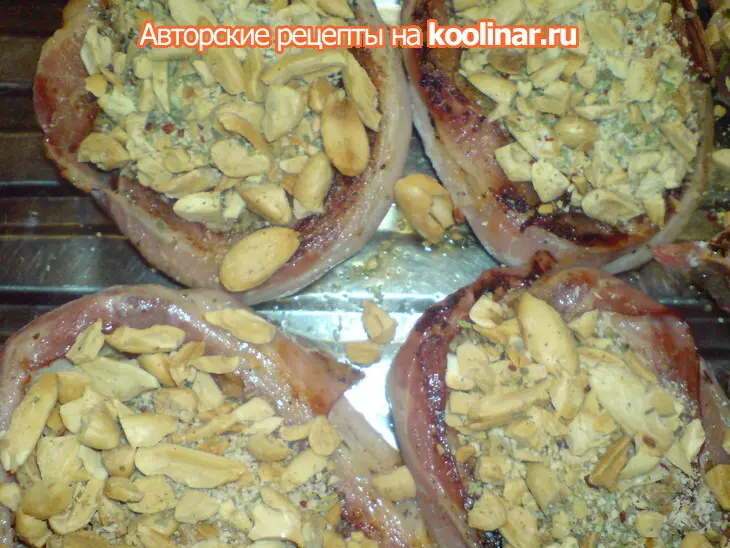 Медальоны мясные в беконе с ореховой шапкой: шаг 6