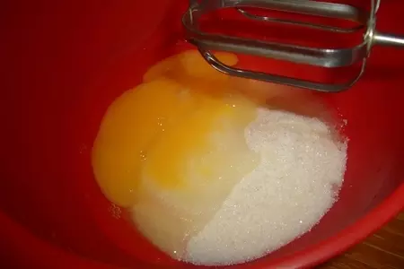 Молочные маффины с маком и вареной сгущенкой: шаг 1