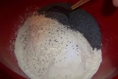 Молочные маффины с маком и вареной сгущенкой: шаг 4
