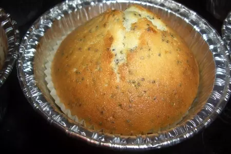 Молочные маффины с маком и вареной сгущенкой: шаг 8
