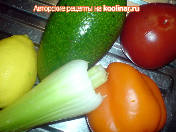Салат из авокадо,перца и раков под коктейльным соусом: шаг 1