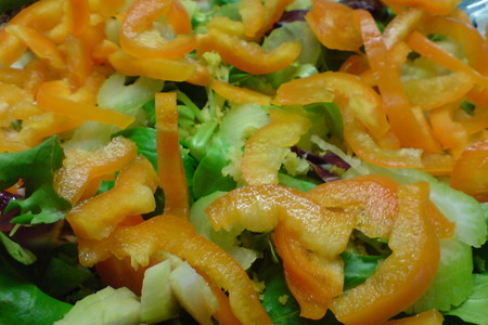 Салат из авокадо,перца и раков под коктейльным соусом: шаг 4