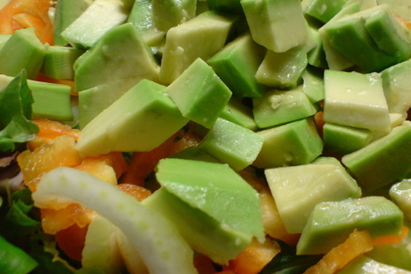 Салат из авокадо,перца и раков под коктейльным соусом: шаг 5
