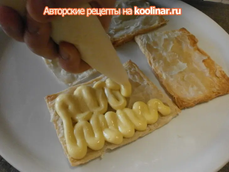 Пирожное из слоёного теста с кремом и манго.("mango mille feuille"): шаг 5