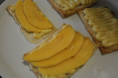 Пирожное из слоёного теста с кремом и манго.("mango mille feuille"): шаг 6