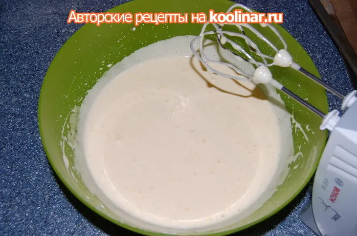 Бисквитный рулет с абрикосовым джемом: шаг 2