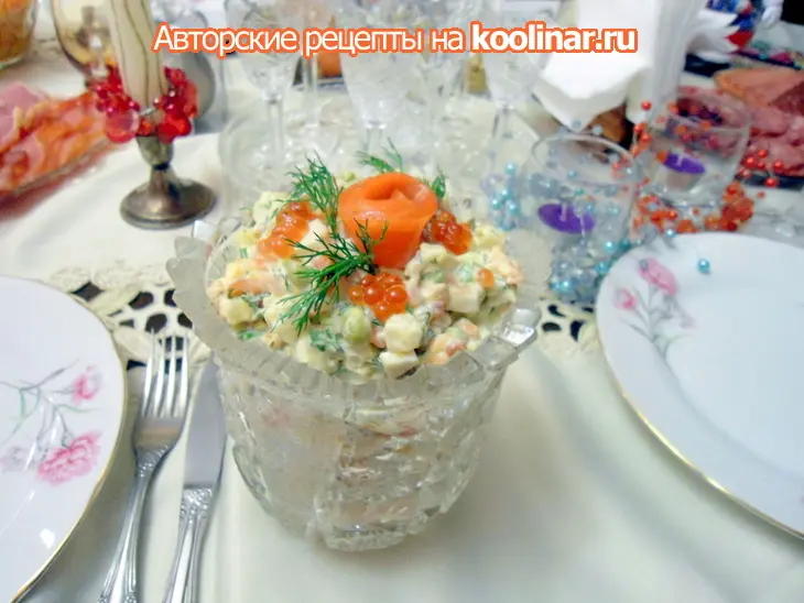 Салат с красной рыбой и икрой - новый взгляд на оливье: шаг 1