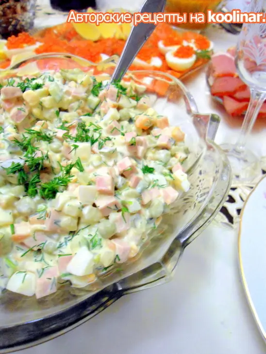 Салат с красной рыбой и икрой - новый взгляд на оливье: шаг 2