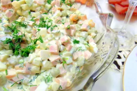 Салат с красной рыбой и икрой - новый взгляд на оливье: шаг 2