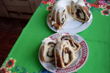 Рулетный кекс с клубникой и взбитыми сливками: шаг 2