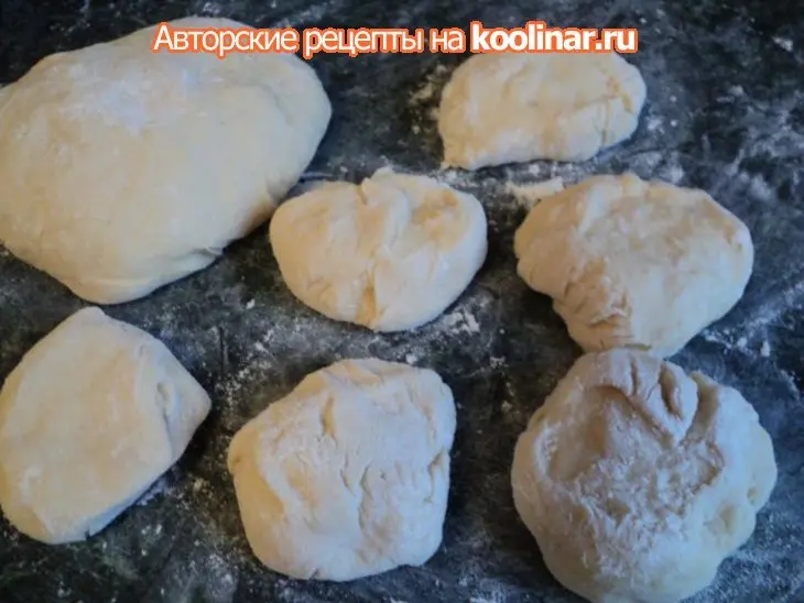 Пирог йогуртовый с ореховой и ягодной начинками.: шаг 4