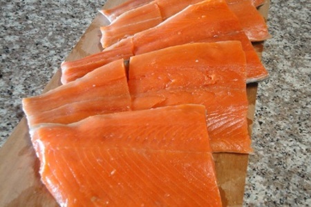 Красная рыба с каперсами и кунжутными семенами под горчично-апельсиновым соусом: шаг 1