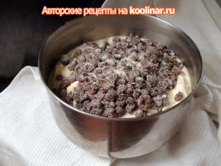 Запеканка с изюмом и сметанным соусом из фермерского творожка. классика жанра.: шаг 4