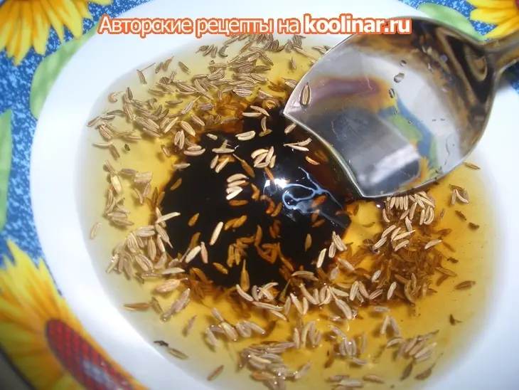 Ржаной хлеб с квасным суслом и тмином в хлебопечке: шаг 1