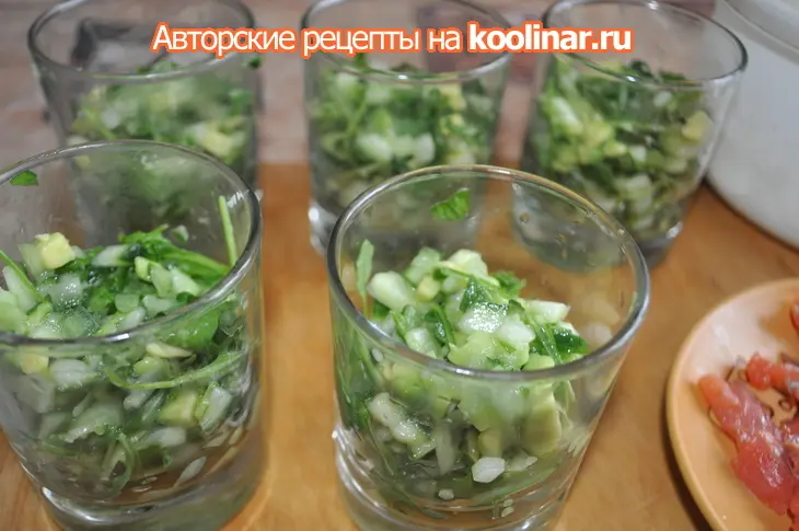 Verrines с сёмгой ,руколой,авокадо и творожным сыром.: шаг 5