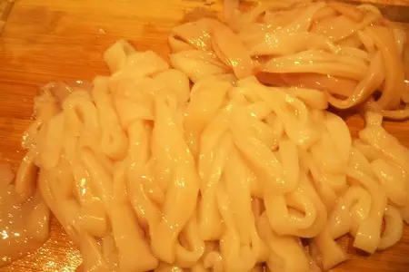 Салат  с мариноваными кальмарами и романо с заправкой из васаби: шаг 3