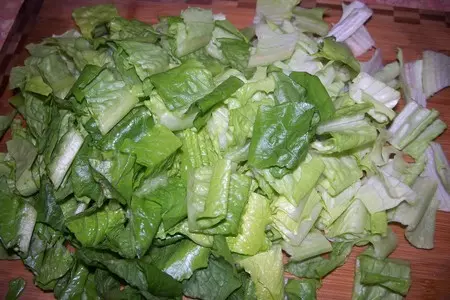 Салат  с мариноваными кальмарами и романо с заправкой из васаби: шаг 4